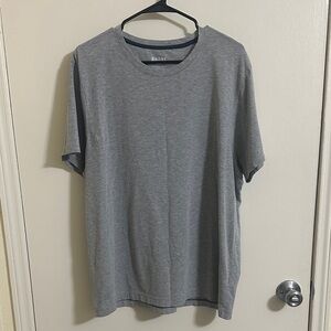 EUC Rhone Gray Tshirt XL